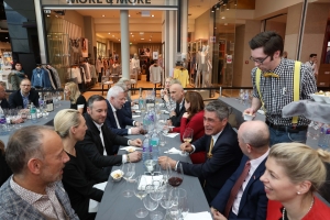 OÖ Charity Promi Kochbuch Präsentation Bild 68