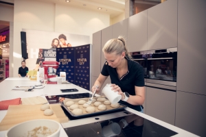 Christina Bauer: Show-Backen & Signierstunde Bild 5