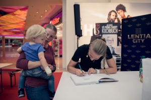 Christina Bauer: Show-Backen & Signierstunde Bild 19