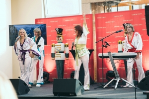 Adventkonzert Abba Xmas Show Bild 21
