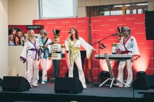 Adventkonzert Abba Xmas Show Bild 15